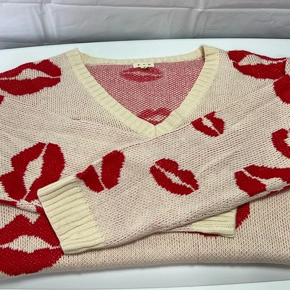 NEW - Red LIPS Graphic Size Small POL Sweater - Picture 10 of 11